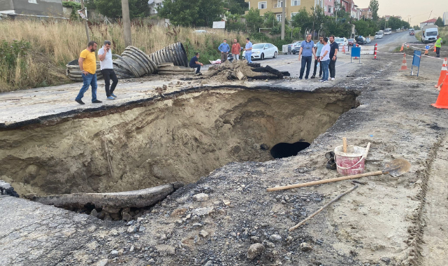 Çorlu'da Yağmur Sonrası Yol Çöktü!