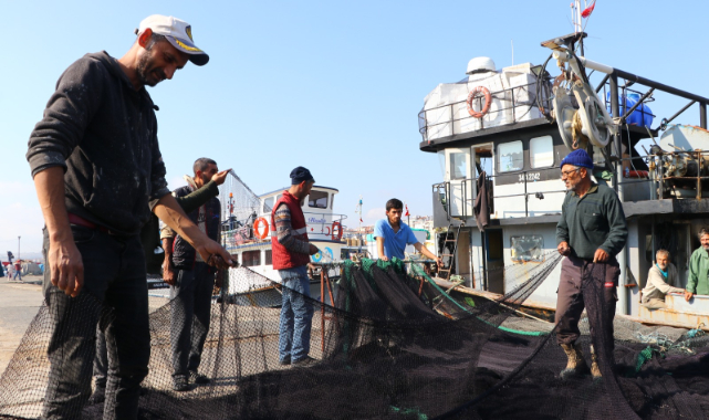 Balıkçılar Marmara'da "Lüfer" Peşinde