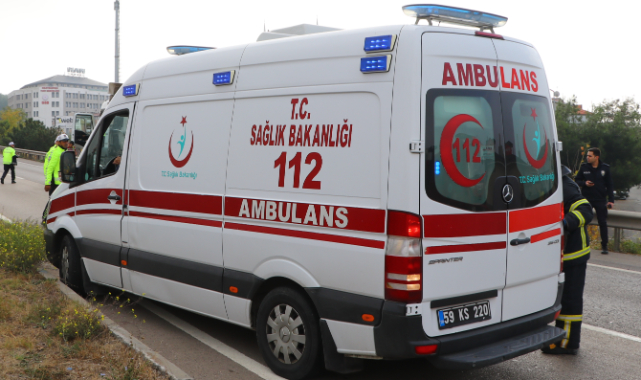 Tır ile Hafif Ticari Araç Çarpıştı, 4 Yaralı