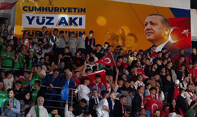 AK Parti 4. Olağanüstü Büyük Kongresi İçin Ankara Spor Salonu'na Girişler Başladı