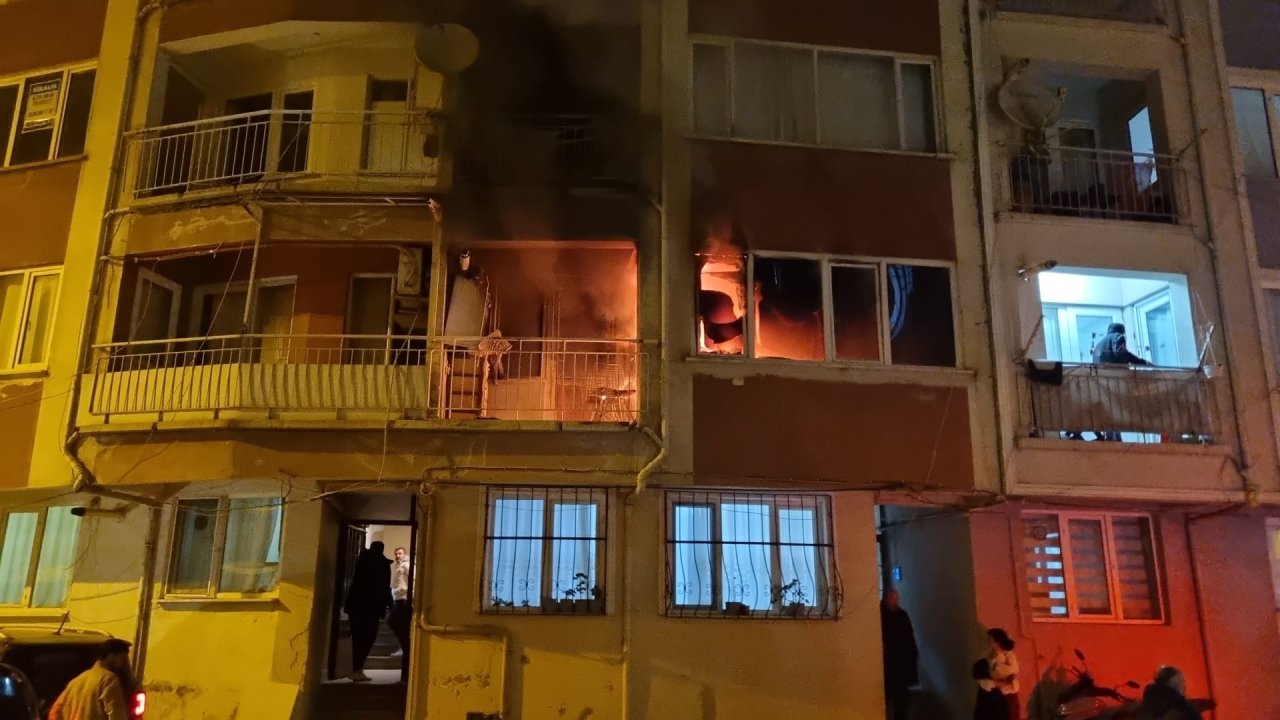 Bursa'da yangın; 5 kişi dumandan etkilendi