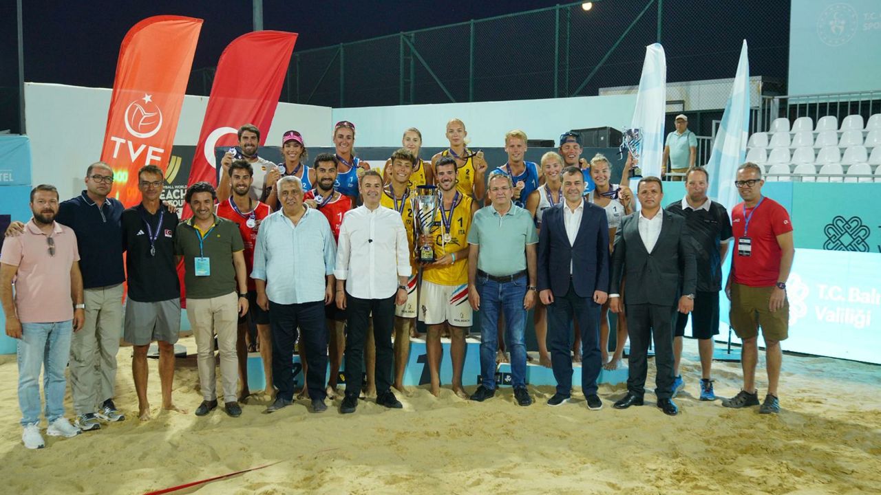 Ayvalık, Dünya Plaj Voleybolu heyecanına ev sahipliği yaptı