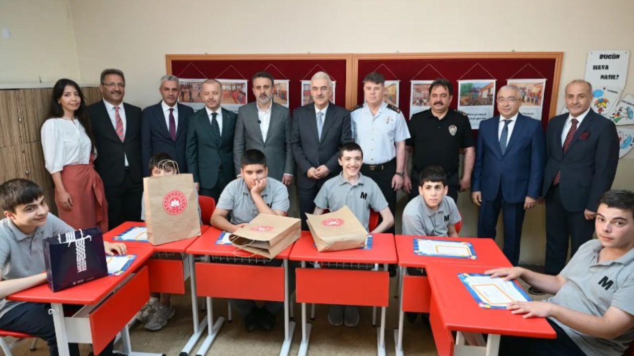 Bursa'da 615 bin 880 öğrenci karnelerini aldı