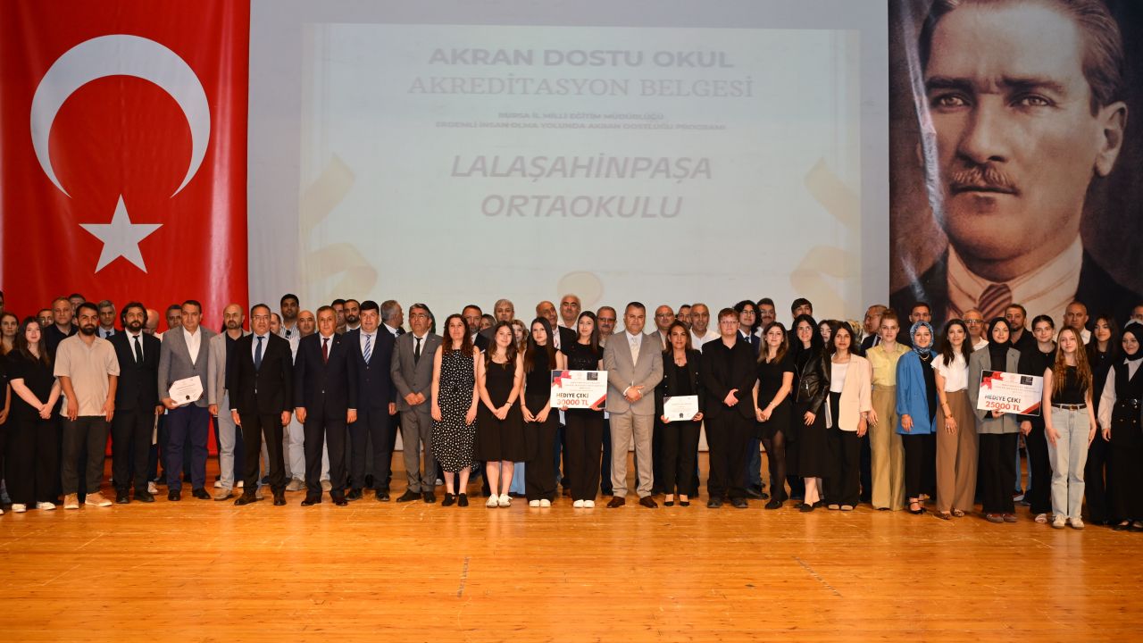 Bursa’da ‘Erdemli İnsan Olma Yolunda Akran Dostluğu Projesi’nin yıl sonu galası yapıldı