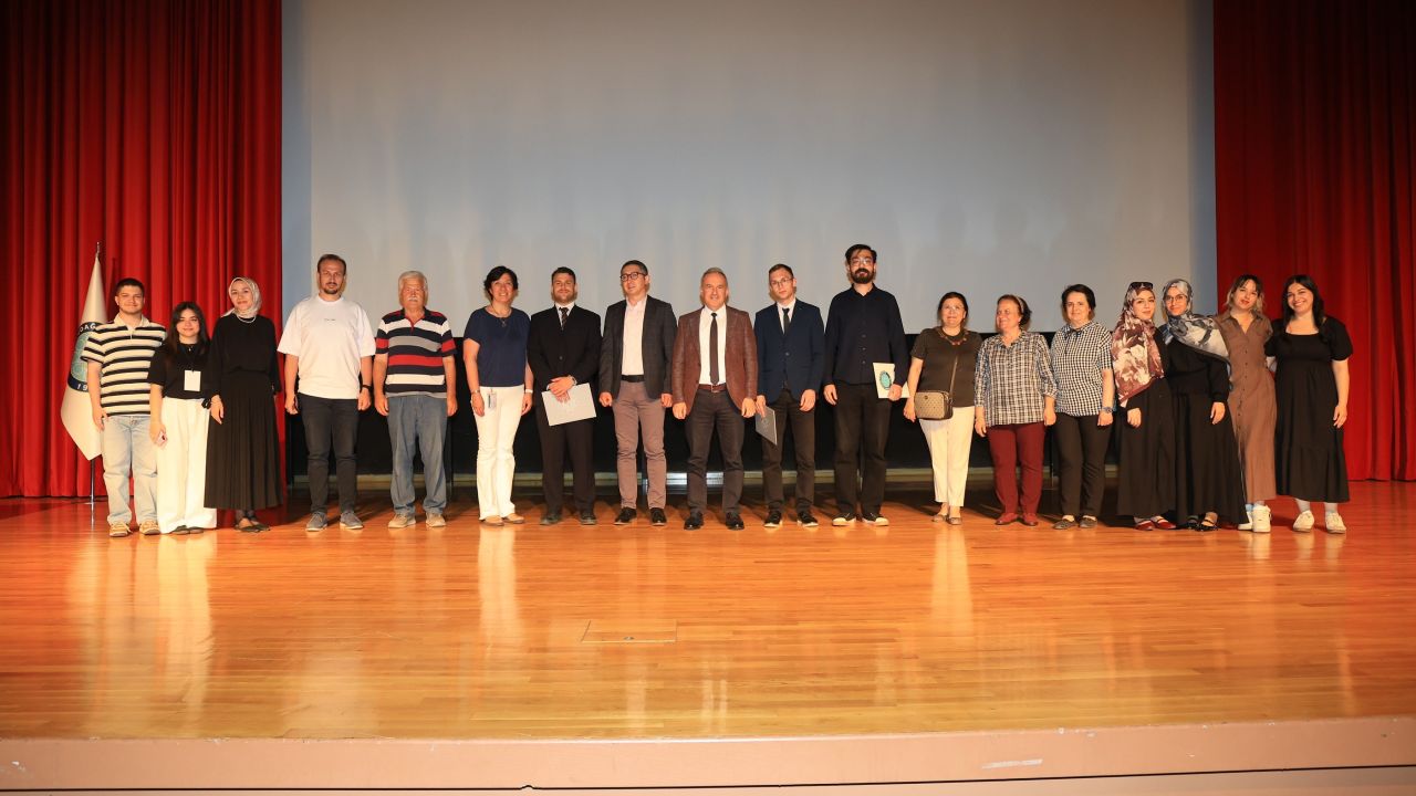 BUÜ'de ‘Lamii Çelebi'nin Kaleminden Bursa’ belgeseli izleyic