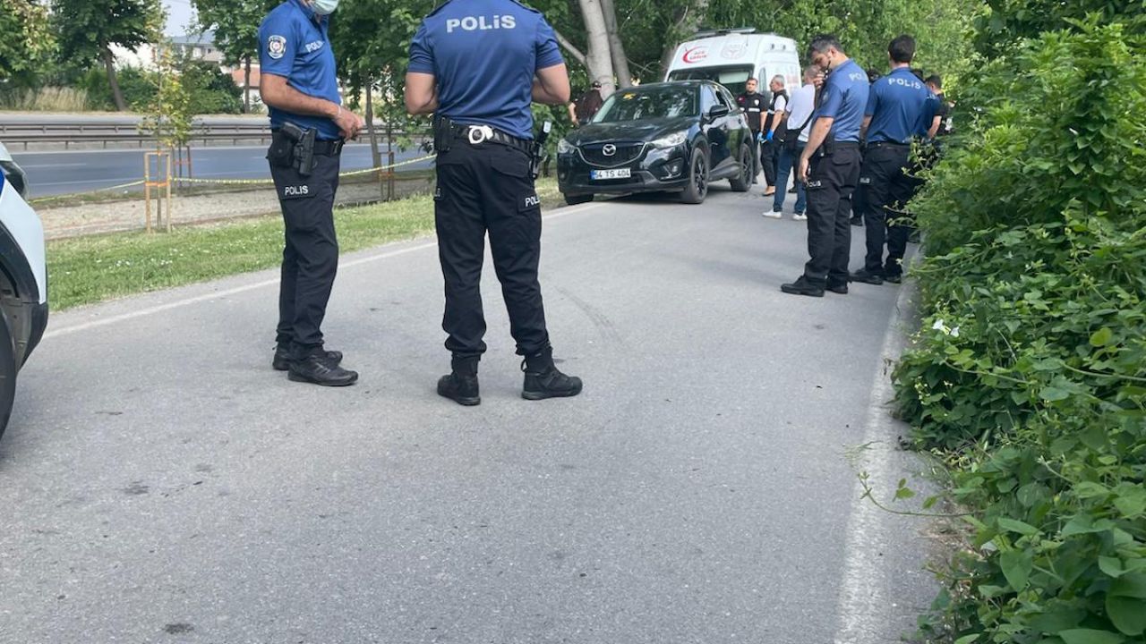 Camları kırık otomobilin arka koltuğunda ölü bulundu