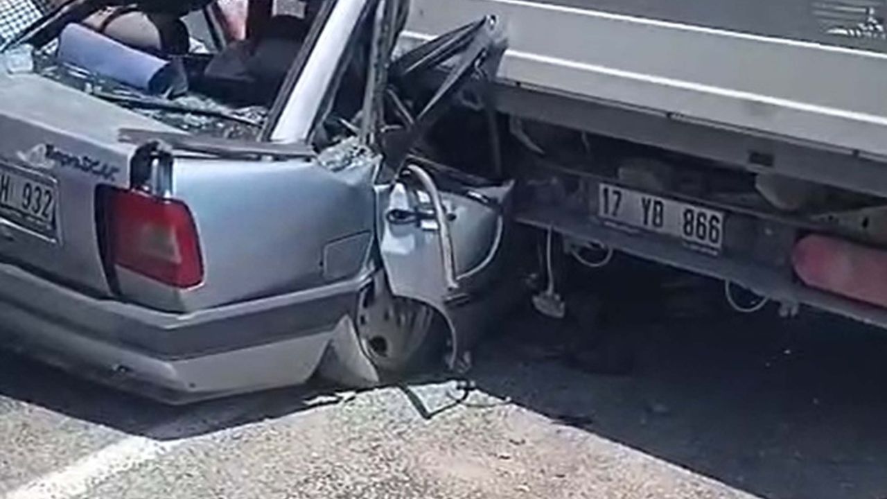 Çanakkale’de otomobil kamyonete arkadan çarptı: 4 yaralı
