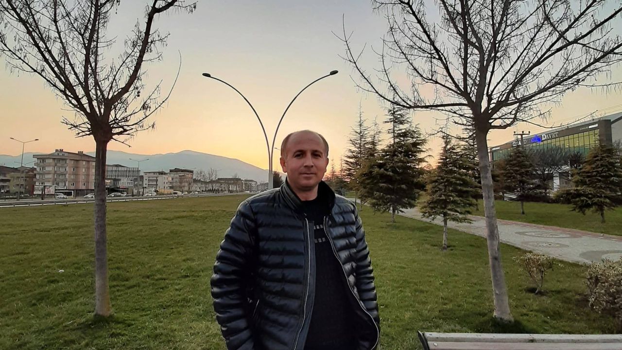 Devrilen traktörün sürücüsü öldü