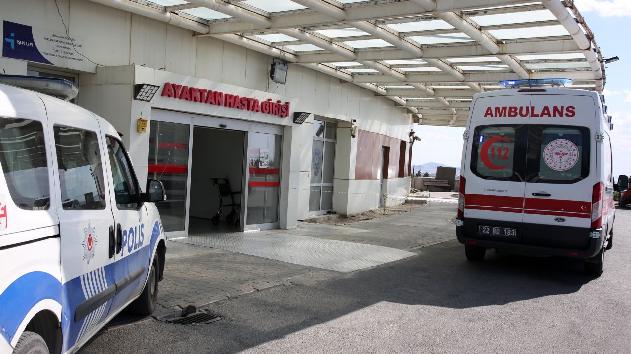 Edirne’de inşaatta demirin üzerine düşen işçi ağır yaralandı