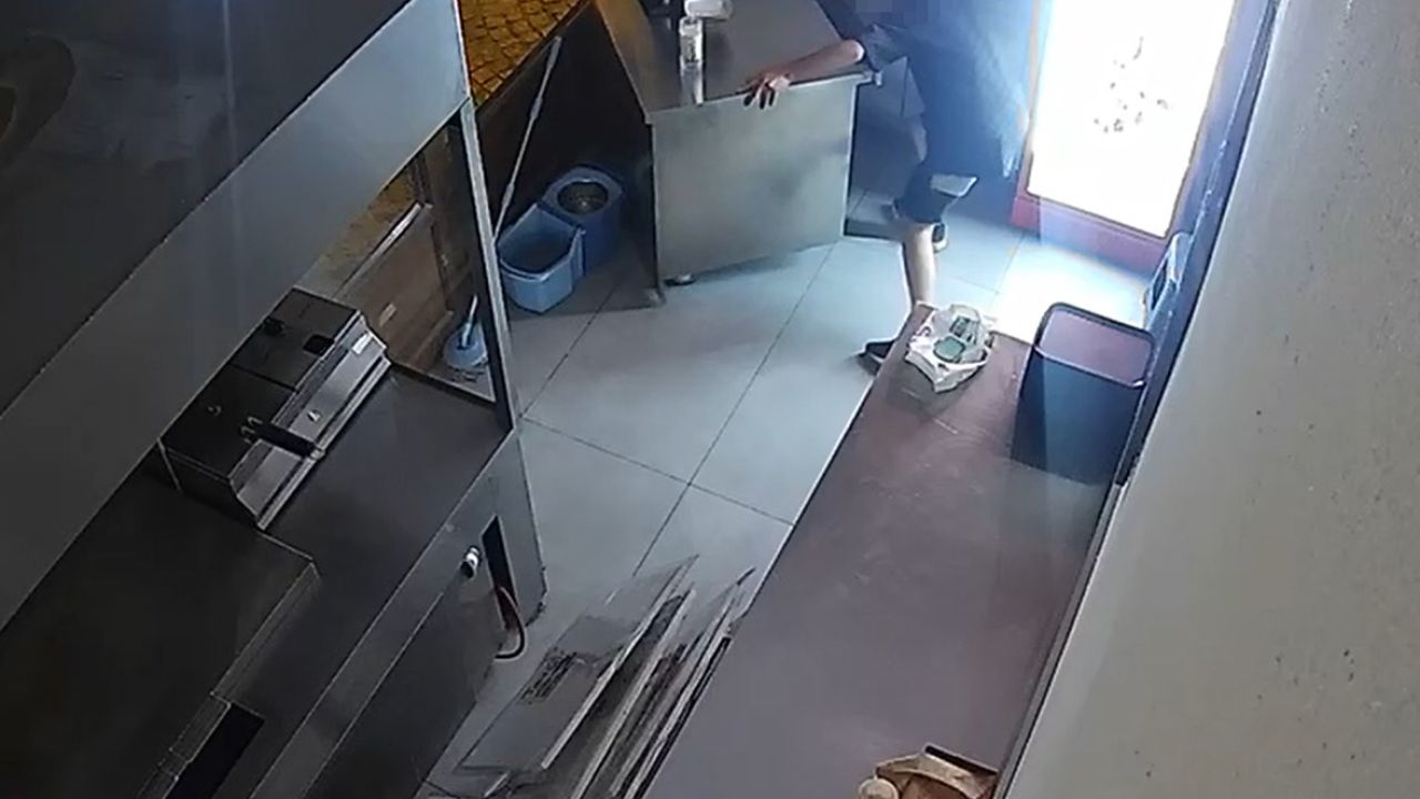 Edirne’de iş yerinden hırsızlık kamerada