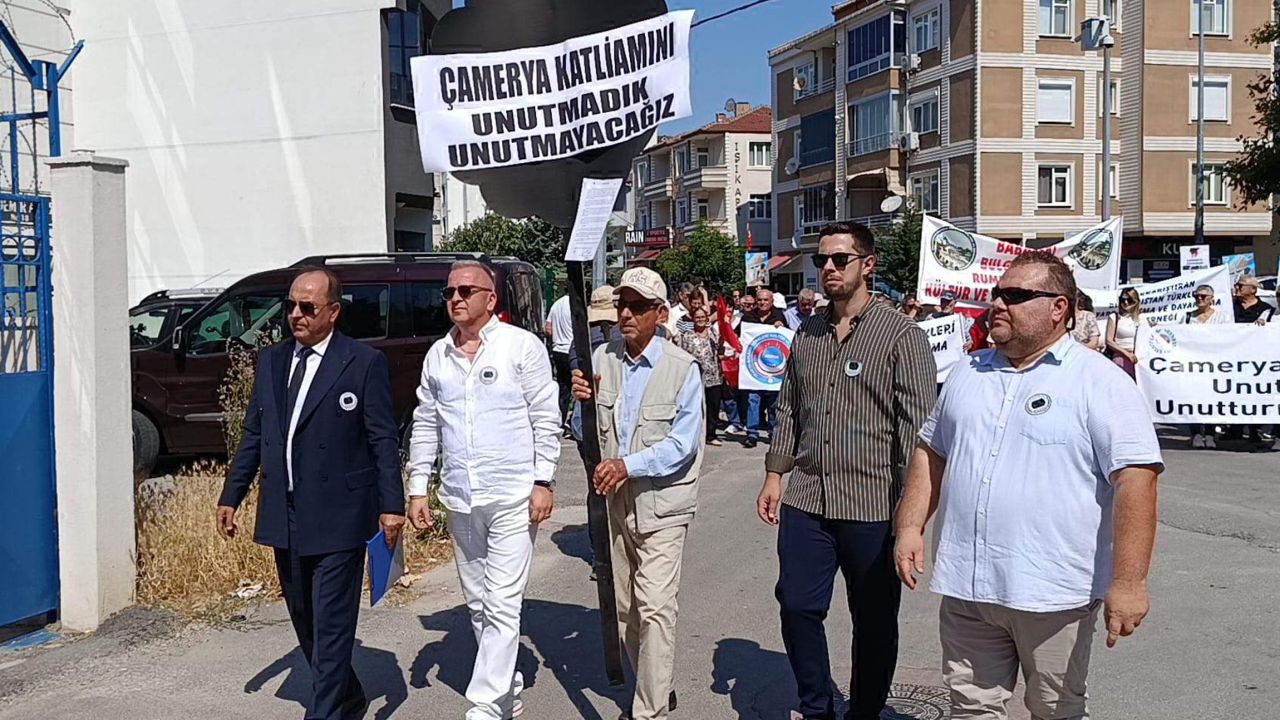 Edirne'de Yunanistan Konsolosluğu önüne 'Çamerya soykırımını unutmadık' yazılı çelenk bıraktılar