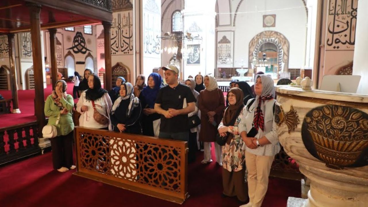 'Gemlik Belediyesi Kültür Turları' ile Bursa'nın tarihini öğreniyorlar
