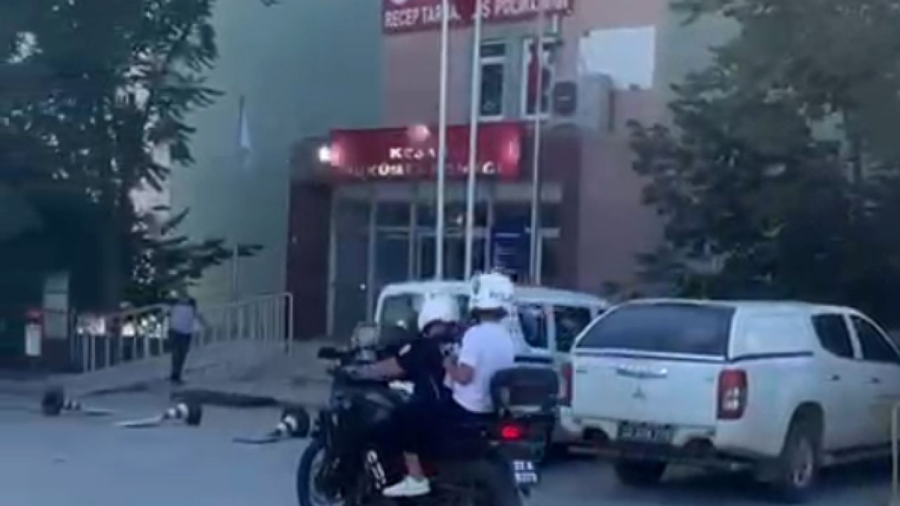 Kimliğini unutan ve yanlış okula gelen öğrencileri, motosikletli polisler sınava yetiştirdi