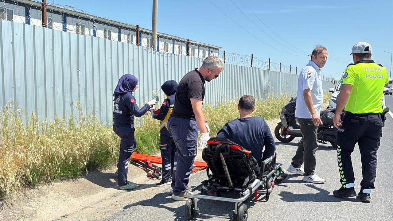 Lastiği patlayıp savrulan motosikletten düşen sürücü yaralandı