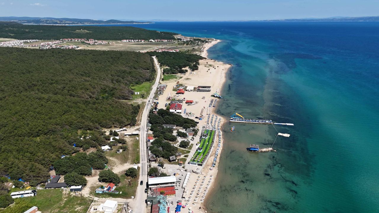 Mavi ve yeşilin buluştuğu Saros Körfezi sahilleri yeni sezon