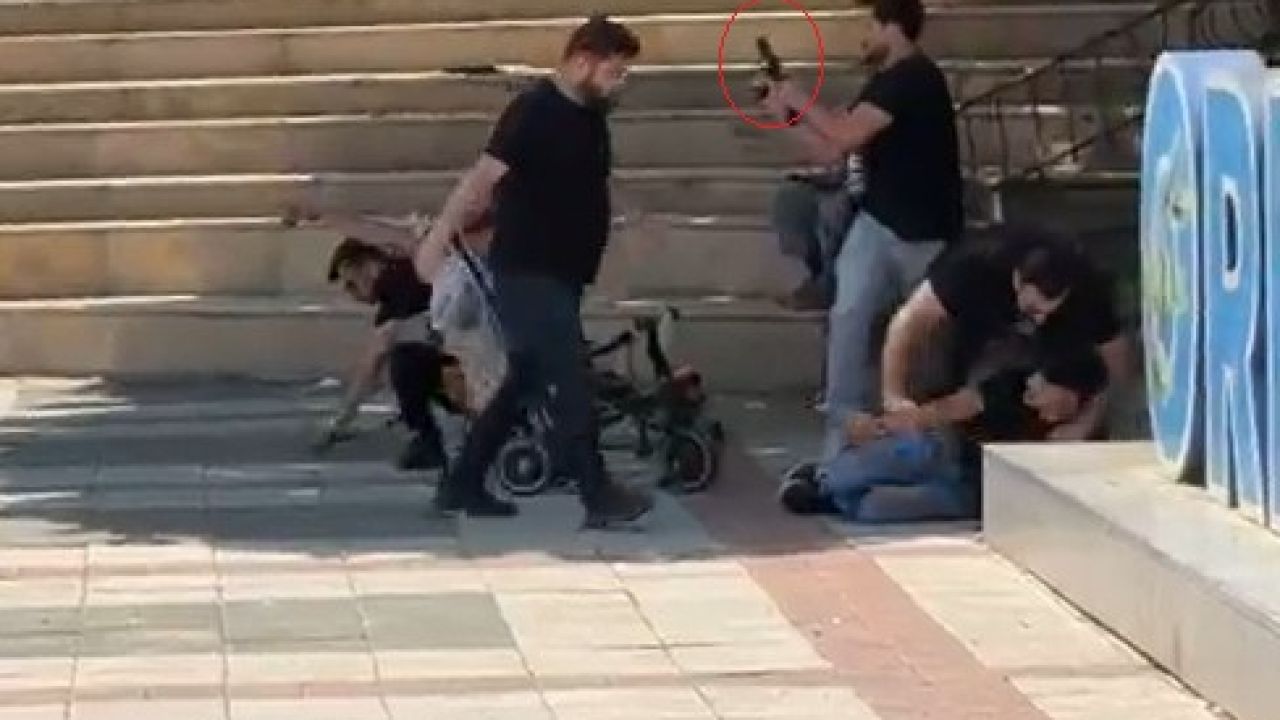 Sivil polisler bıçaklı kavgaya havaya ateş açarak müdahale etti