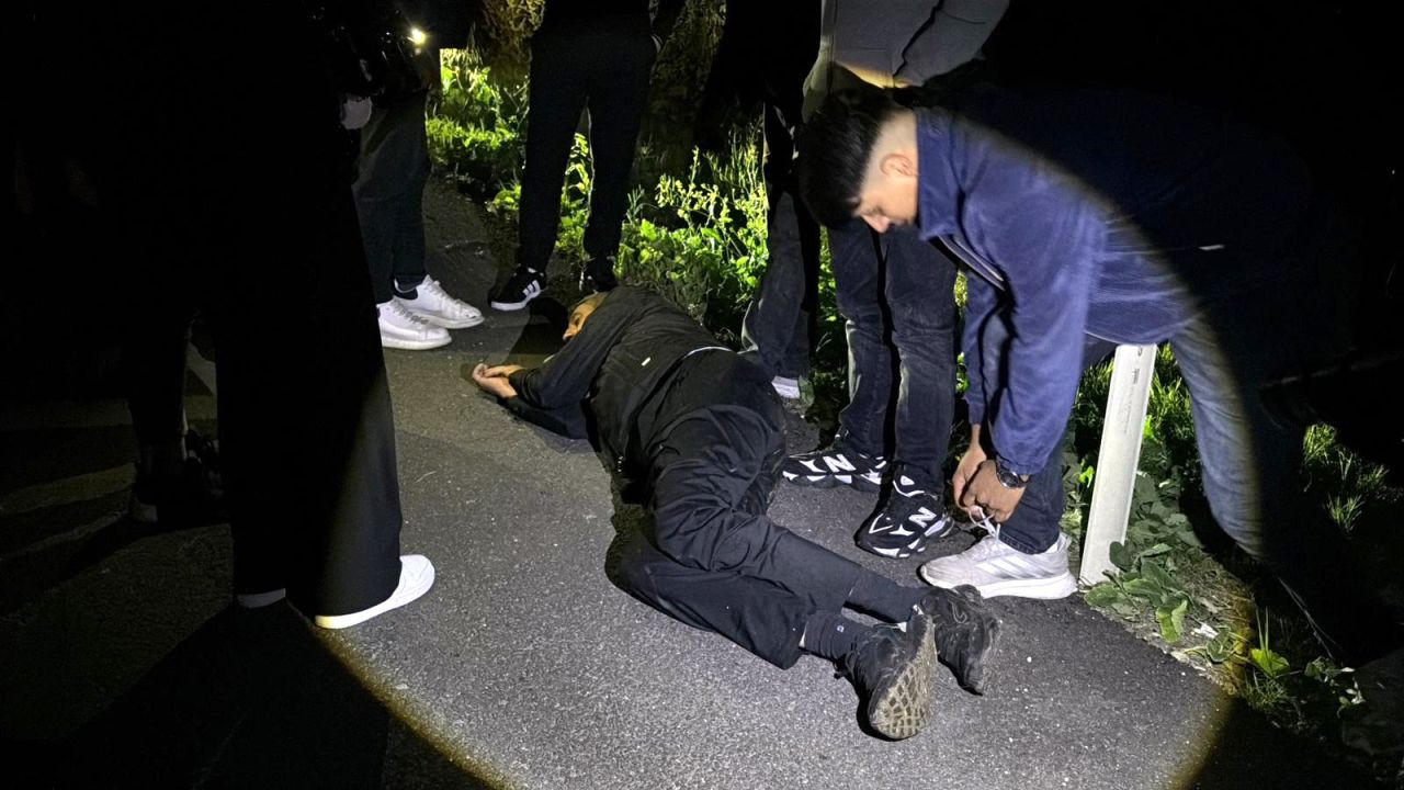 Takla atan araçtan yara almadan çıktılar