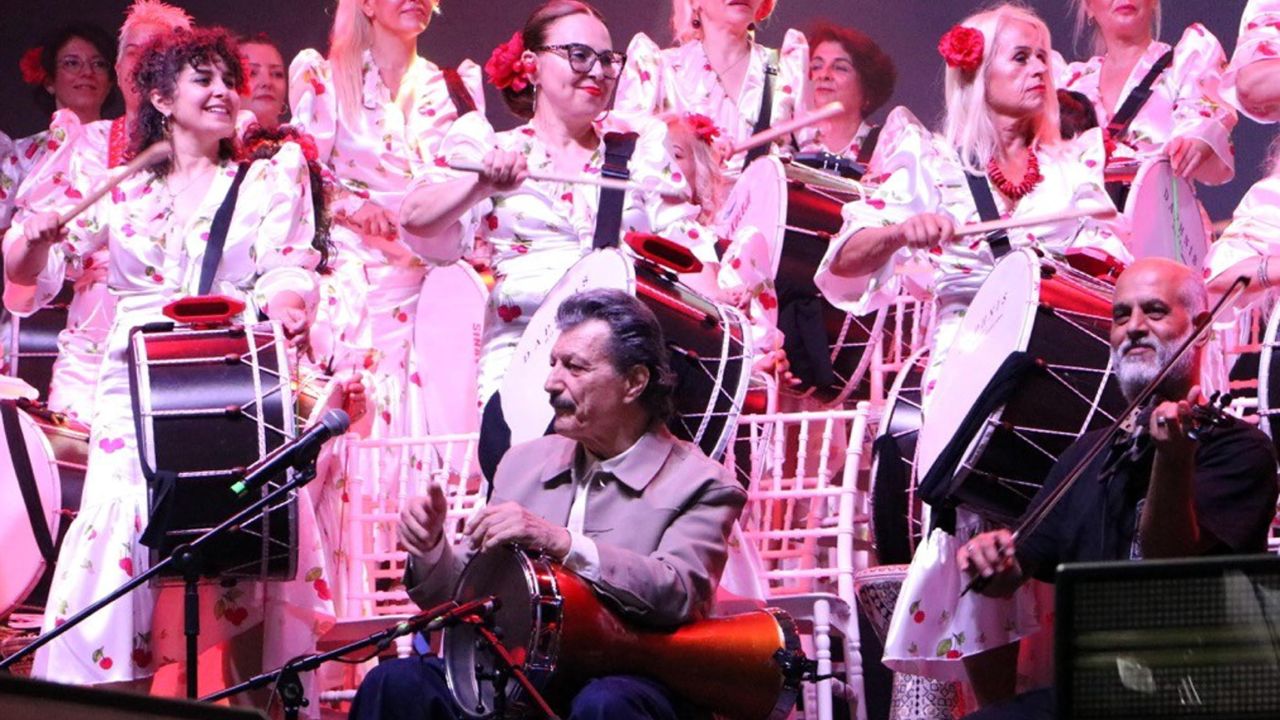 Tekirdağ Kiraz Festivali’nde Burhan Öçal, sahne aldı