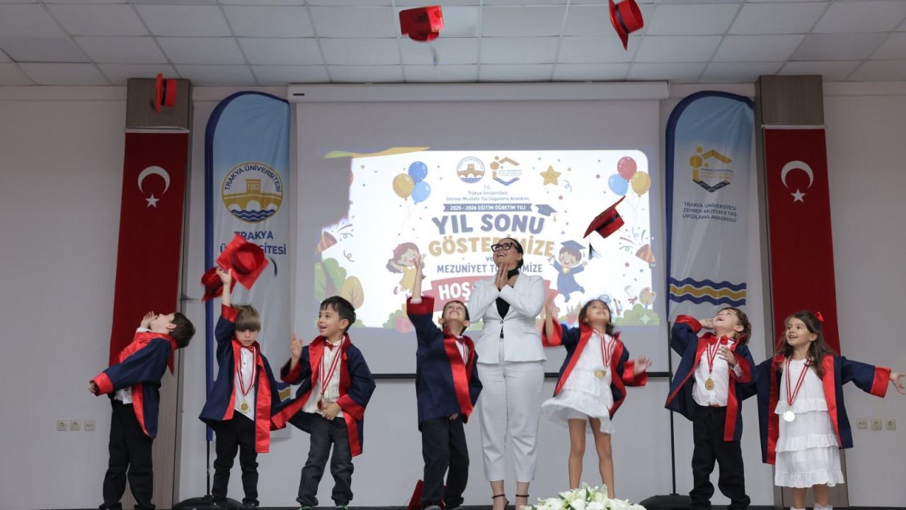 Trakya Üniversitesi uygulama anaokulu öğrencileri kep atarak mezun oldu