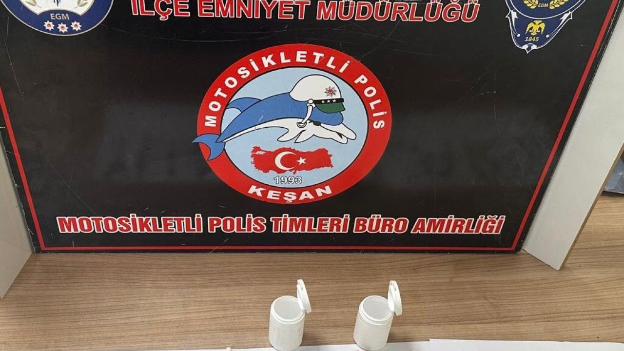 Uyuşturucuyla yakalanan plakasız motosikletin ehliyetsiz sürücüsüne 128 bin lira ceza