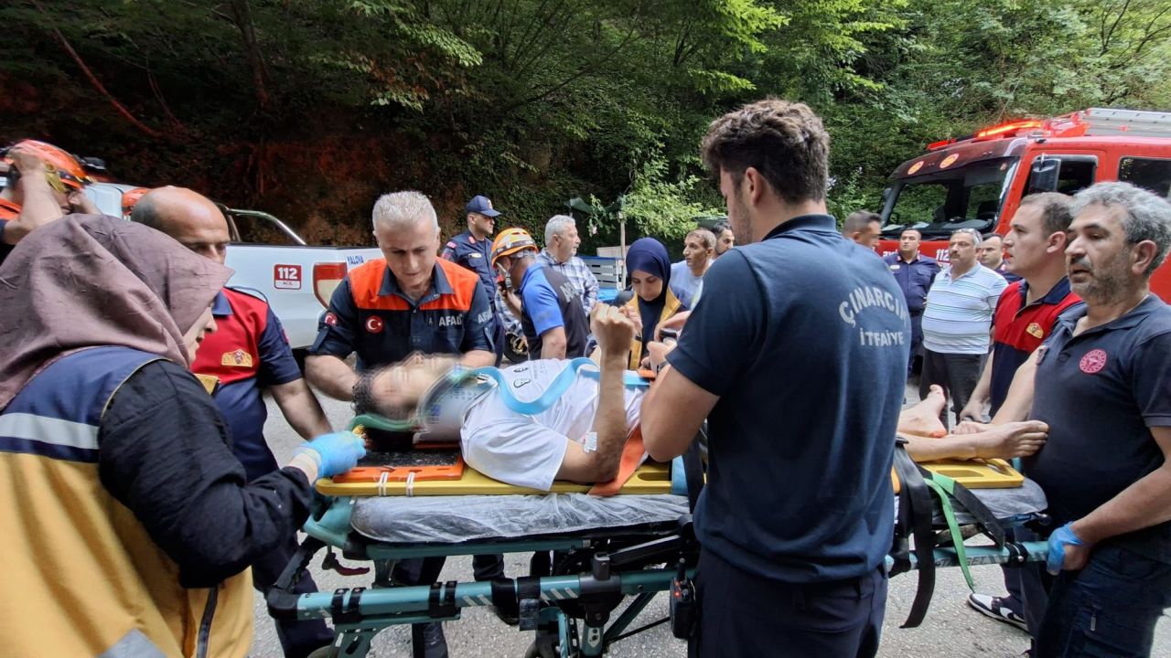 Vadiye düşen motosikletin sürücünü AFAD ekibi kurtardı
