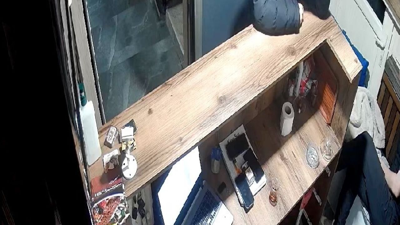 100 milyon lira dolandırdılar; tatlı ikram edip, delilleri ortadan kaldırmak için telefon hediye ettiler