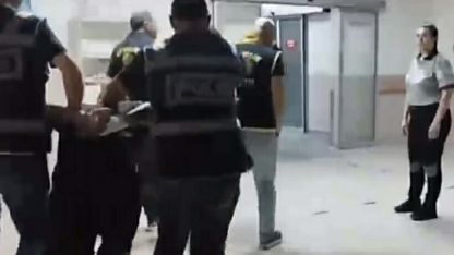 Ayvalık’ta bir kişinin bıçaklanarak ağır yaralandığı trafik kavgasında 2 şüpheli tutuklandı