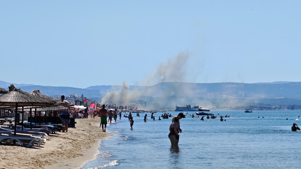 Ayvalık'ta markette çıkan yangın söndürüldü