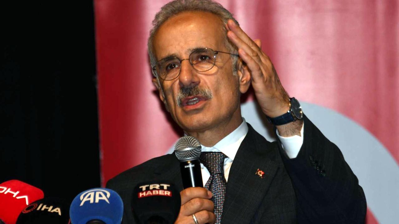 Bakan Uraloğlu: 10 gün maaşların yatmadığı zamanları biliriz