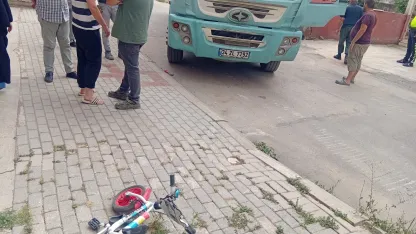 Bisikletiyle dolaşırken hafriyat kamyonunun çarptığı 6 yaşındaki Abdurrahman ağır yaralandı