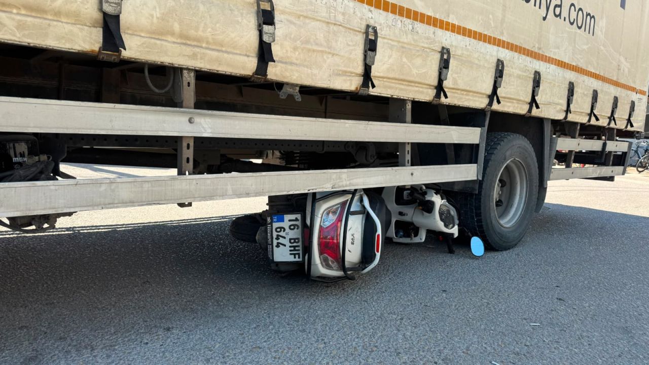 Çarpıştığı kamyonetin altında kalan motosikletli kazadan 7 gün sonra öldü