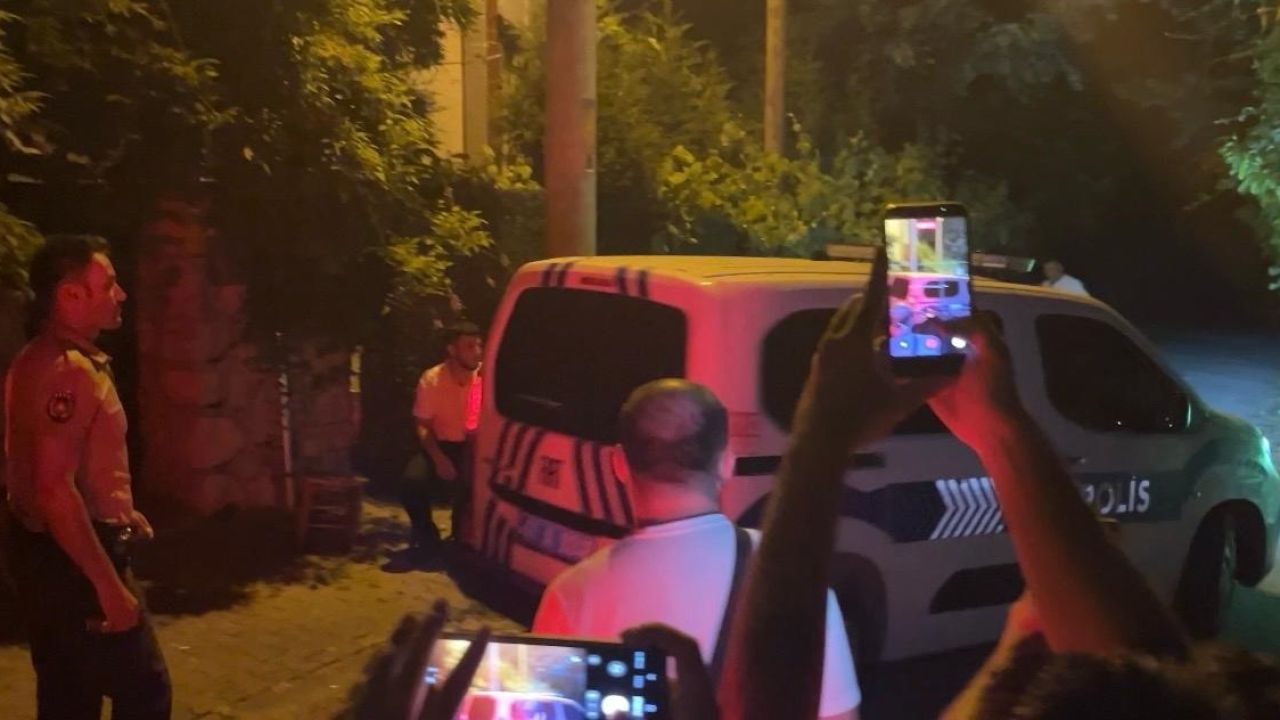 Deniz Akkaya, ev sahibinden şikayetçi oldu