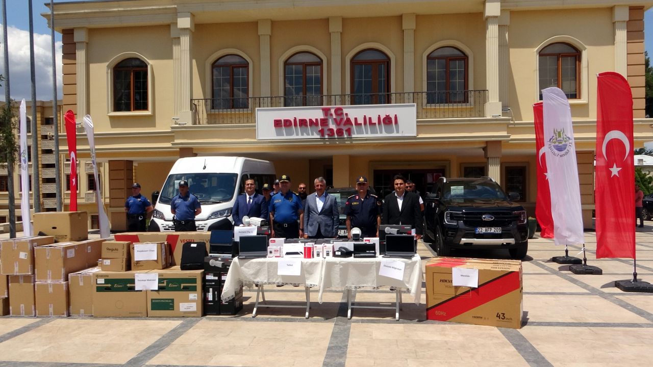 Edirne’de sınır güvenliğinde kullanılmak üzere çok sayıda ekipman ve araç hizmete alındı