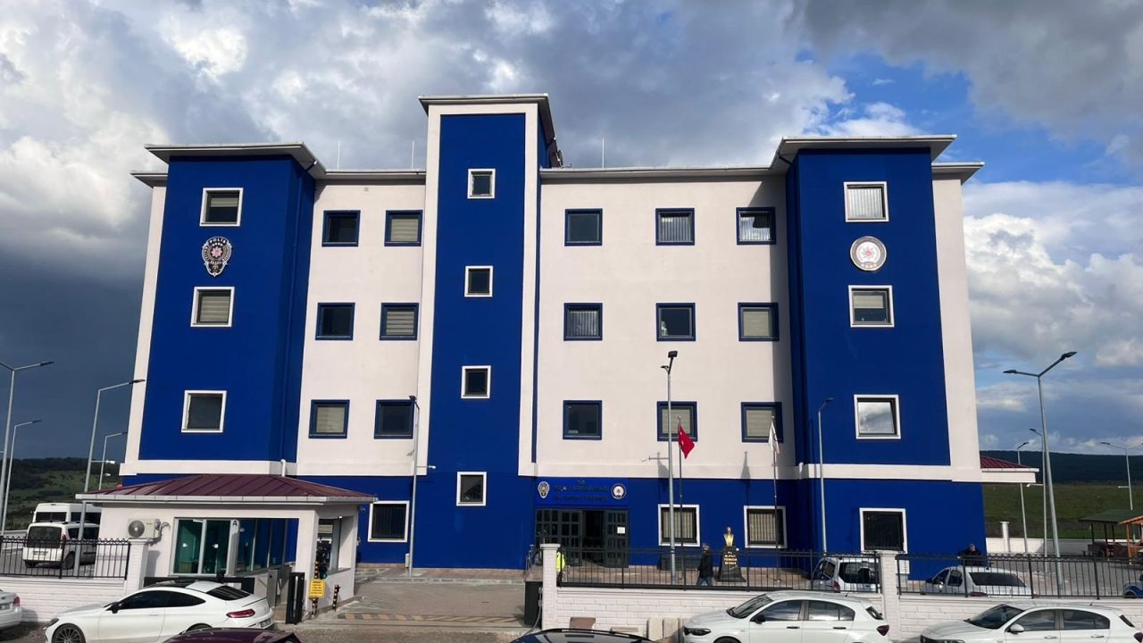 Edirne’de TIR’ın dorsesinde 10 kaçak göçmen yakalandı