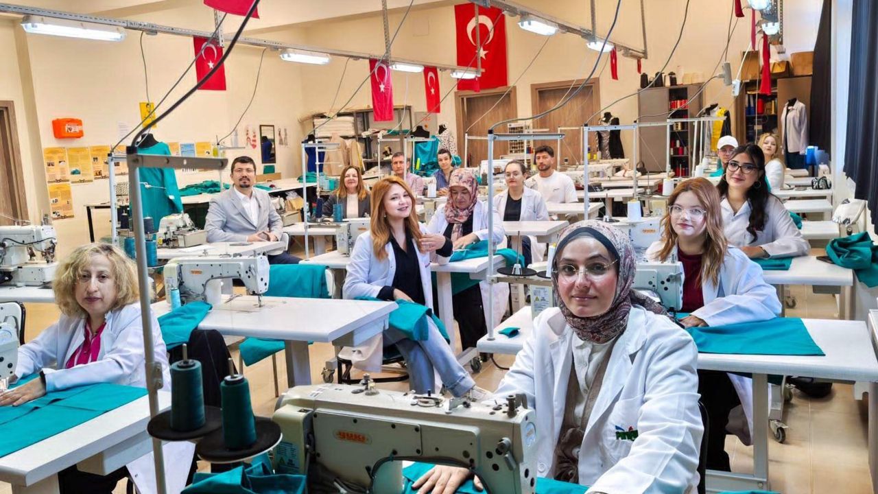 Edirne’de üniversite öğrencileri hastanenin tekstil ihtiyacını karşılıyor
