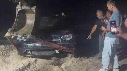 Kandıra’da otomobil denize girdi