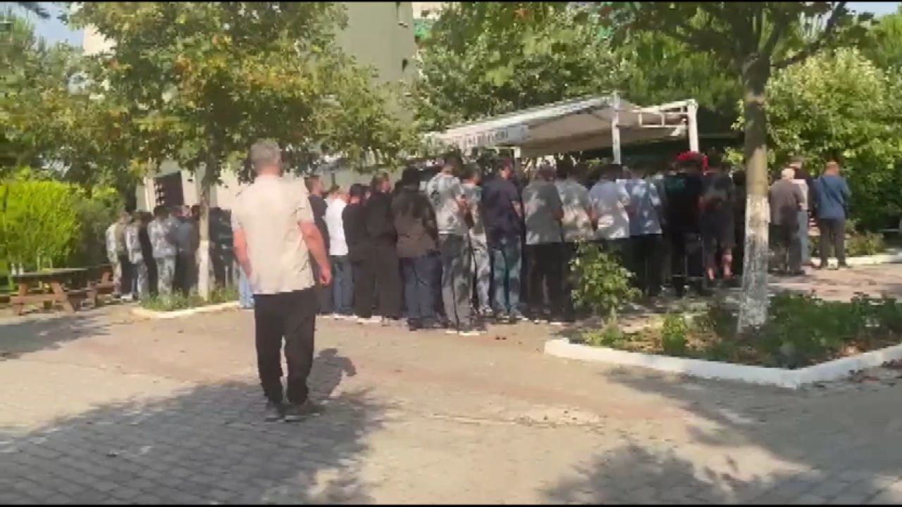 Kaza yapan sürücüye yardım ederken akıma kapılan Furkan, balayından döndüğü gün öldü