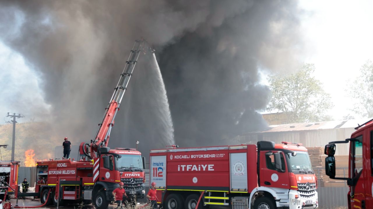 Kocaeli'de fabrika yangını