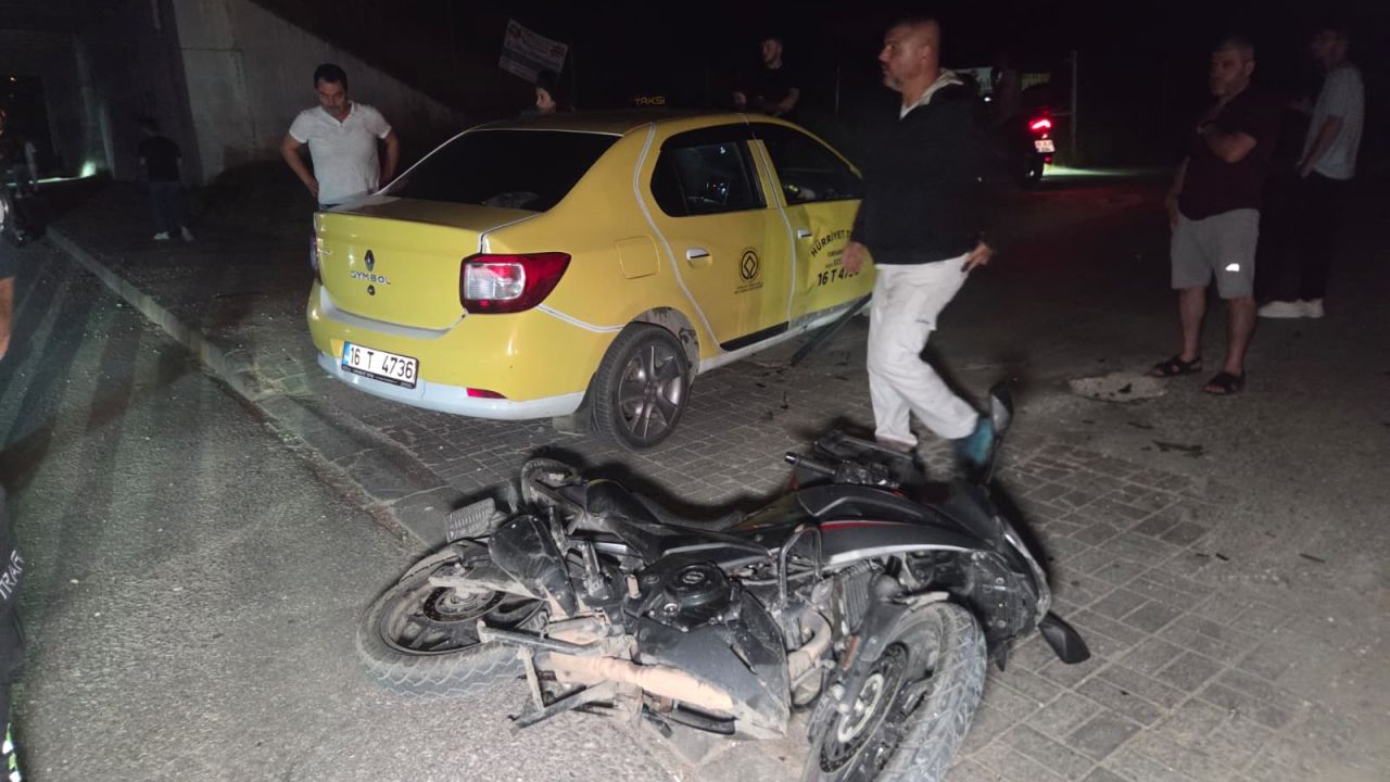 Orhangazi’de taksiye çarpan motosikletin sürücüsü ağır yaralandı