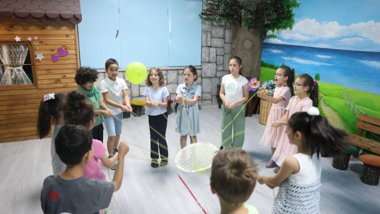 Osmangazi’de çocuklar yaz tatilini sanatla geçiriyor