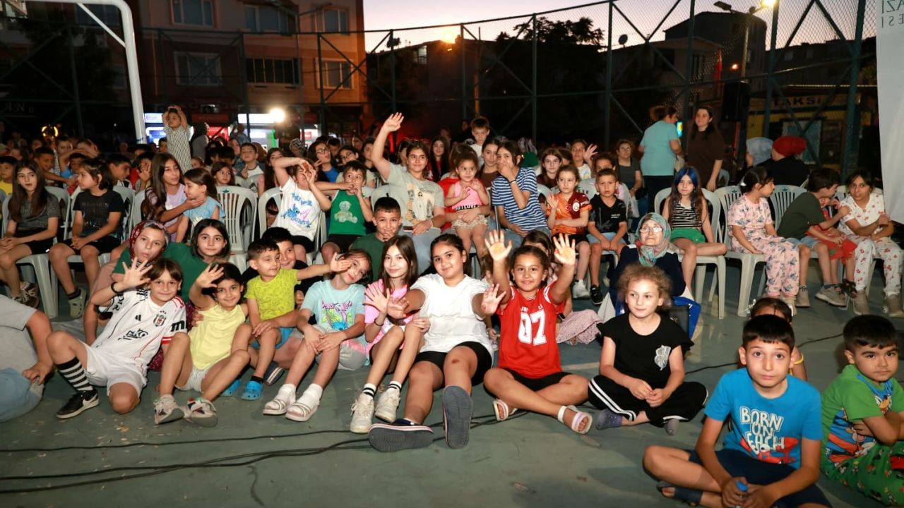 Osmangazi’de yazlık sinema etkinliklerine çocuklardan yoğun ilgi