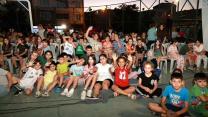 Osmangazi’de yazlık sinema etkinliklerine çocuklardan yoğun ilgi