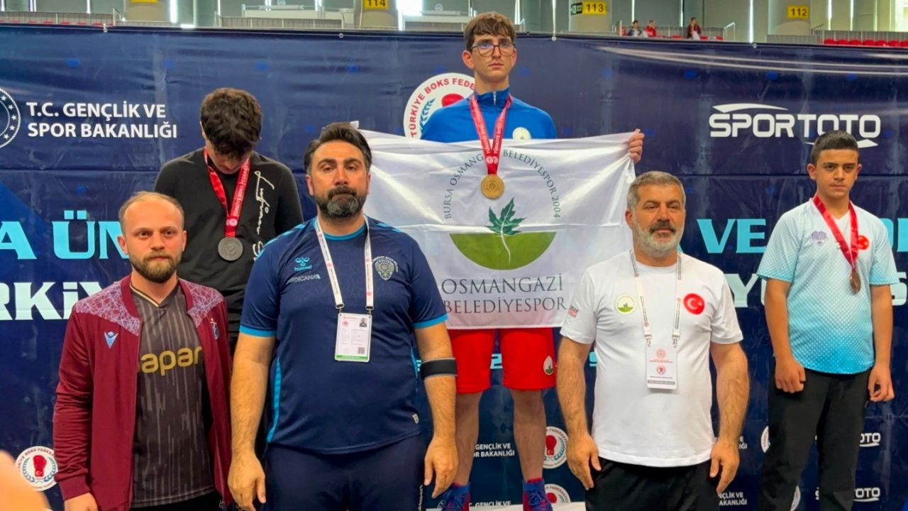 Osmangazili boksör Muhammet Gümüş, U15 Türkiye Şampiyonu oldu