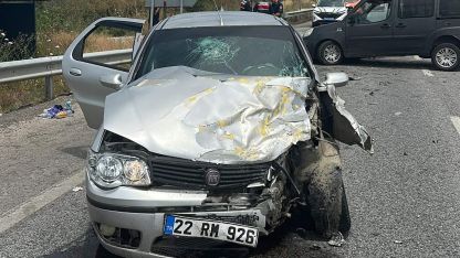 Otomobil ile hafif ticari araç çarpıştı: 6 yaralı