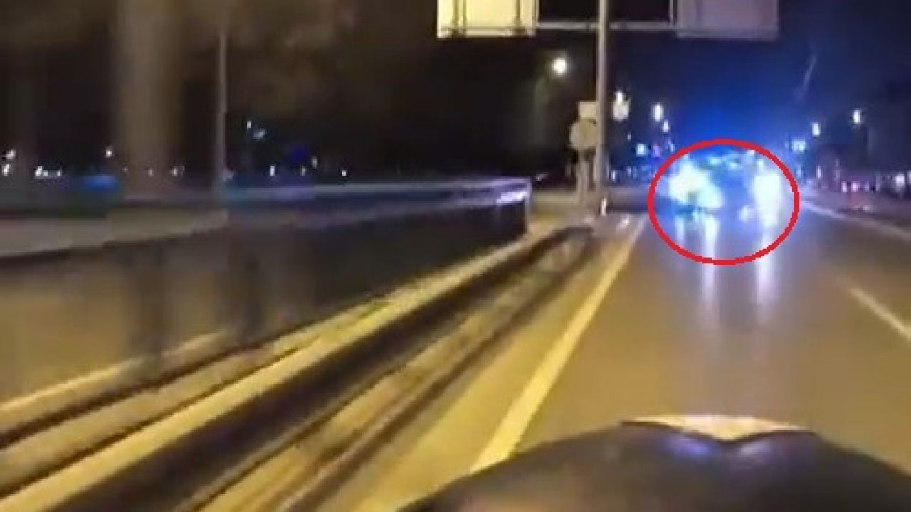 Refüje çarpan otomobilin takla attığı kaza kamerada