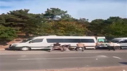 Trafikte sopalarla darba 4 tutuklama