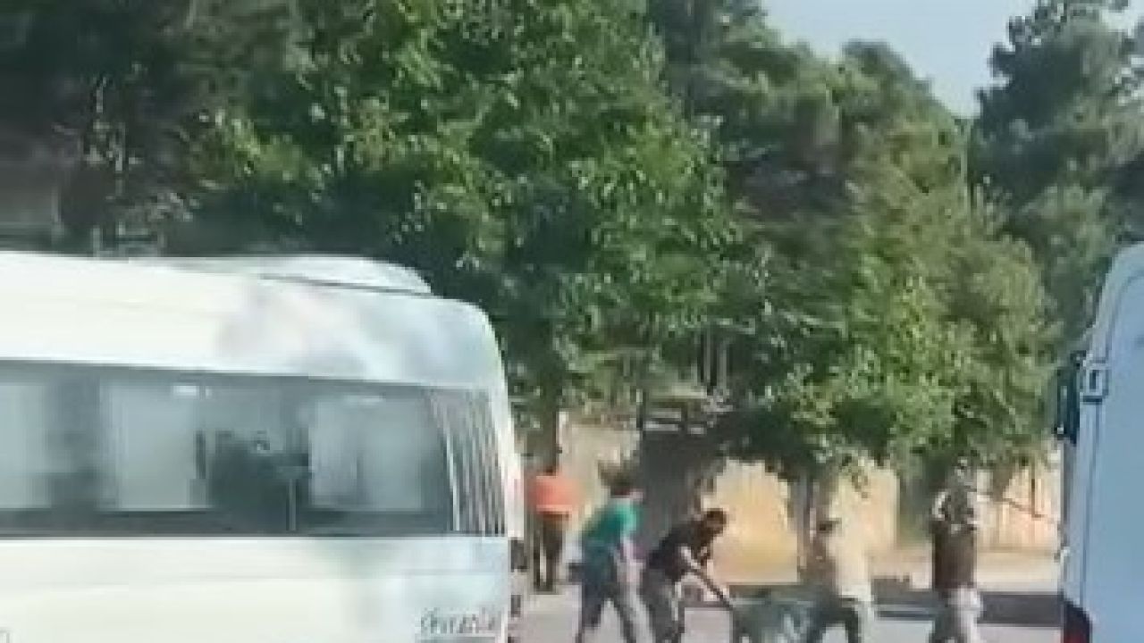 Trafikte tartıştıkları kişiyi sopayla dövdüler: 4 gözaltı