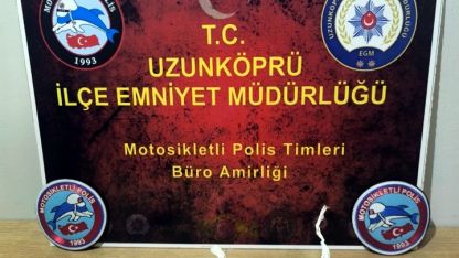 Üzerlerinde uyuşturucu bulunan 2 şüpheli gözaltında